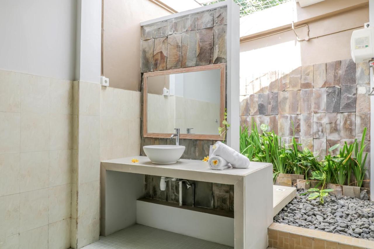 Oyo 1757 Villa Dende ลอมบอก ภายนอก รูปภาพ