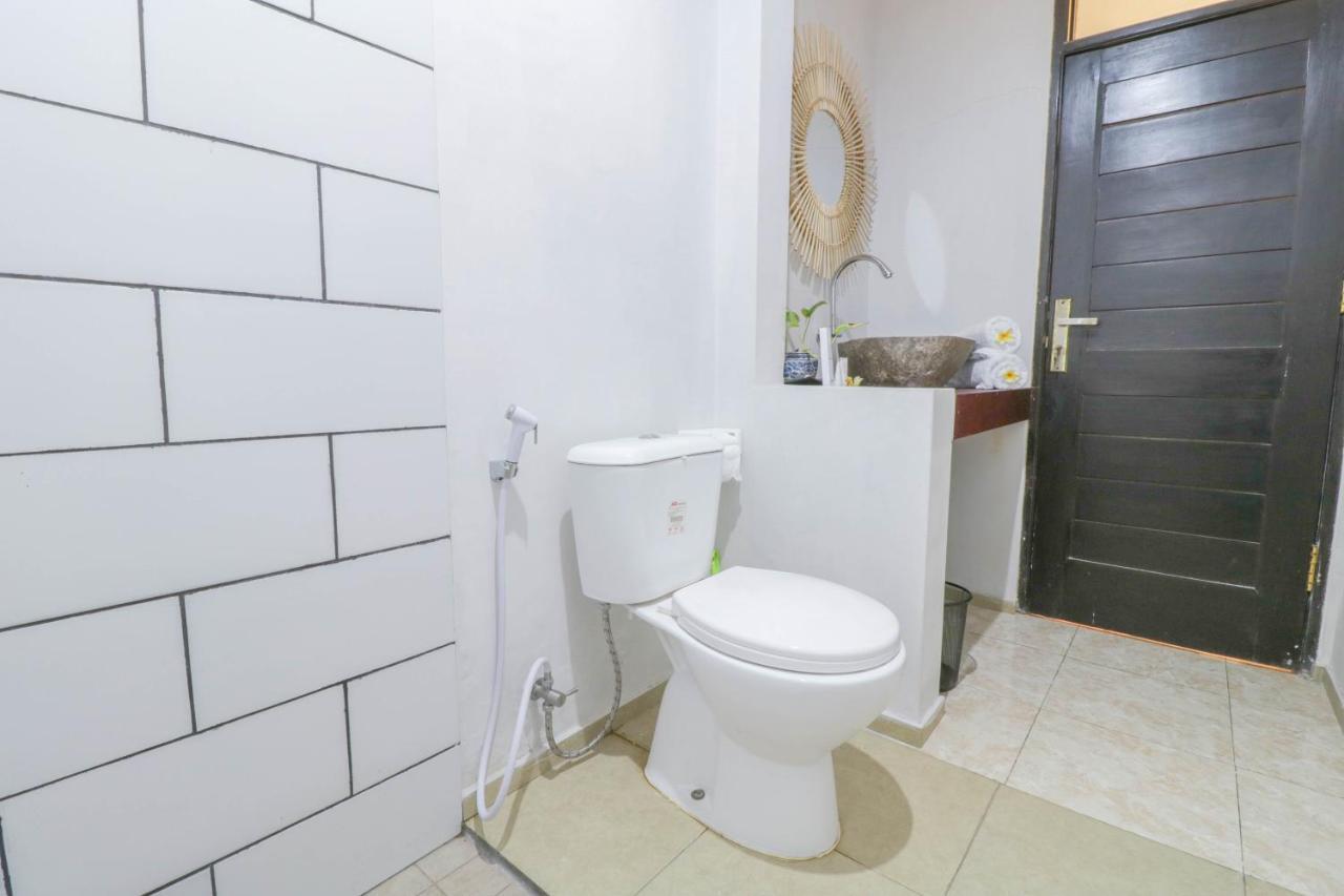 Oyo 1757 Villa Dende ลอมบอก ภายนอก รูปภาพ